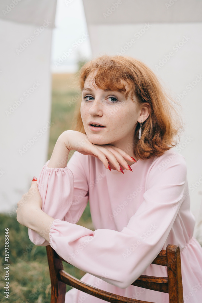 Naklejka premium Close up portrait of a red hair woman girl with freckles looking at camera