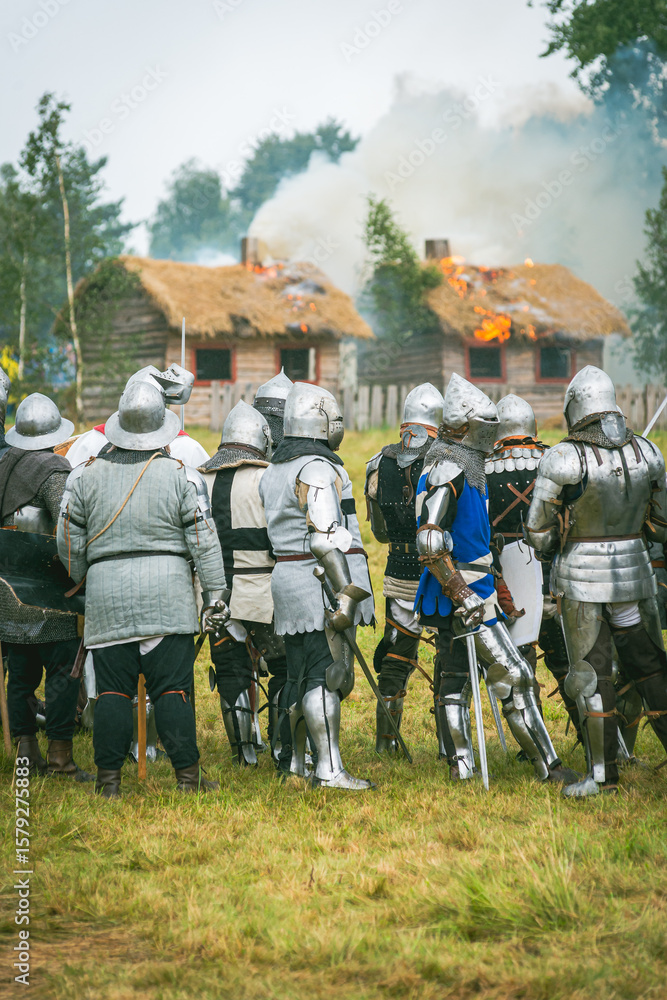 Fototapeta premium Bitwa pod Grunwaldem, średniowieczna bitwa z Krzyżakami, rekonstrukcja. Średniowieczne rycerstwo.