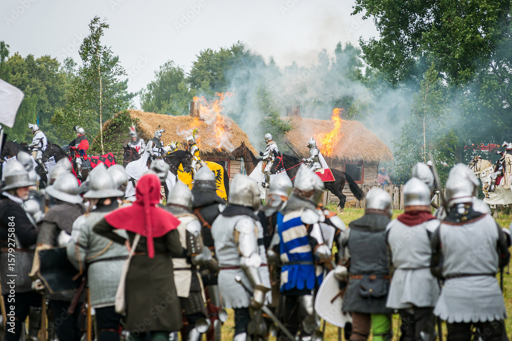 Fototapeta premium Bitwa pod Grunwaldem, średniowieczna bitwa z Krzyżakami, rekonstrukcja. Średniowieczne rycerstwo.