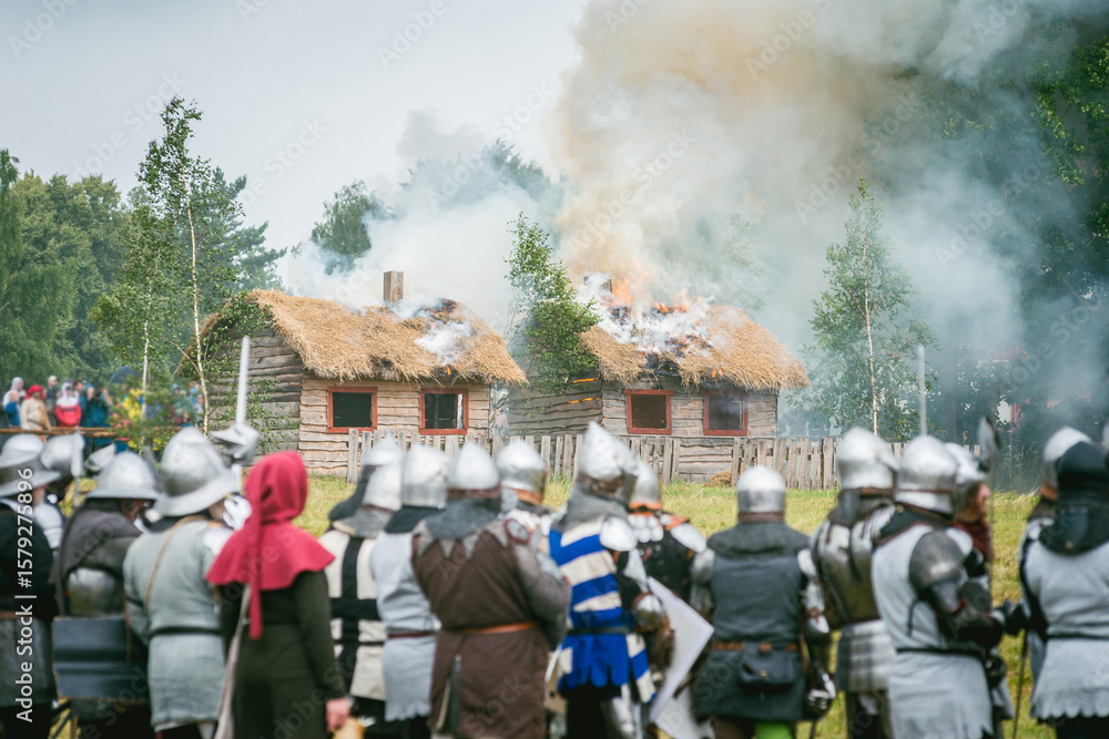 Obraz premium Bitwa pod Grunwaldem, średniowieczna bitwa z Krzyżakami, rekonstrukcja. Średniowieczne rycerstwo.