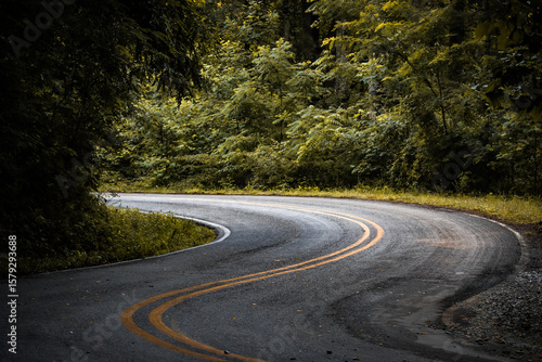 Tableau sur toile a winding mountain road with sharp curves and elevation changes