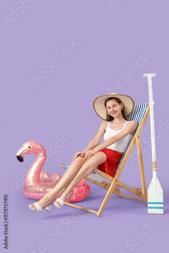 Young woman with summer hat...