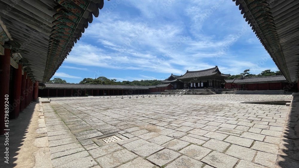 Fototapeta premium 창경궁 명정전, 서울, 대한민국 - 2025년 7월 12일 촬영 Myeongjeongjeon Hall of Changgyeonggung Palace, Seoul South korea - pictured 12 July 2025.