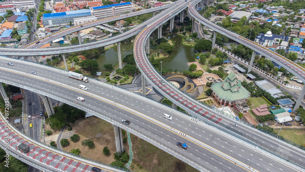 Fototapeta premium Samut Prakan-Lat Pho Park (Bangkok) , Bhumibol Bridge