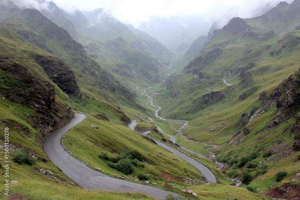Fototapeta premium Mountain Pass Road