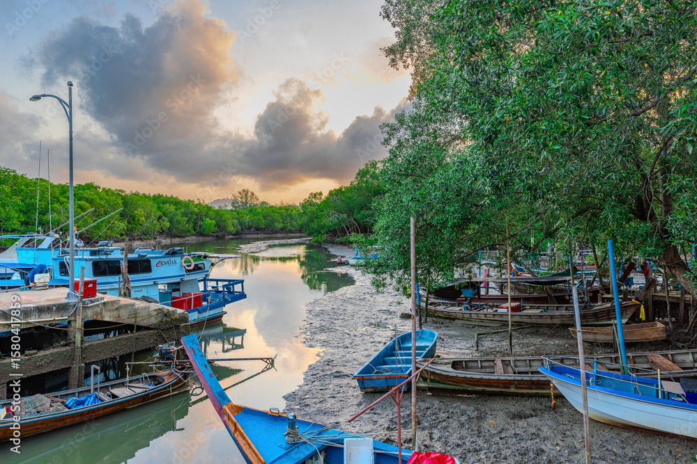 Obraz premium Long tail boats moored in Chalong a small river inlet leading into Chalong Bay in the Andaman sea on the island of hurry Thailand