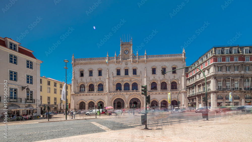 Obraz premium Rossio station in Lisbon timelapse hyperlapse. Front view with zebra crossing and street traffic.