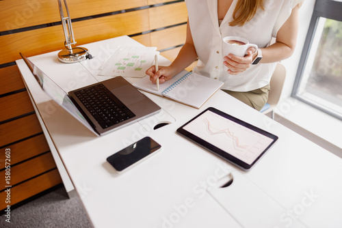 Bilde på lerret A wellorganized and tidy workspace featuring a laptop, a tablet, and notes can s