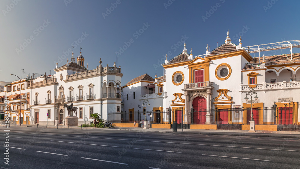 Fototapeta premium Plaza de Toros de la Real Maestranza de Caballeria de Sevilla timelapse hyperlapse