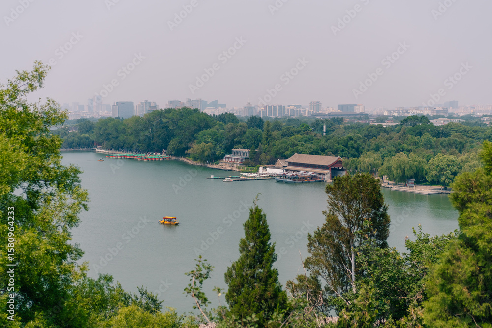 Obraz premium Beijing, China - june 2 2025 China traditional tourist boats on Beijing canals of Qianhai lake at ShiChaHai district