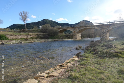 Puente y río en Puebla de Bellestar
