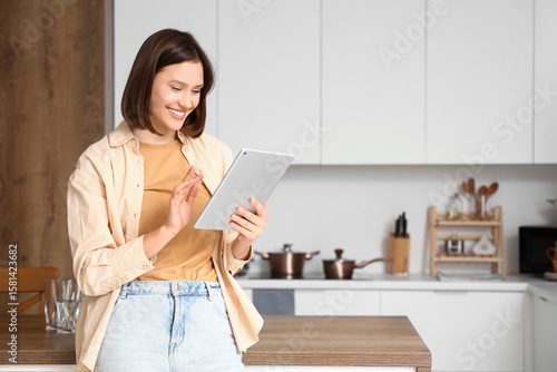 Young woman using tablet co...