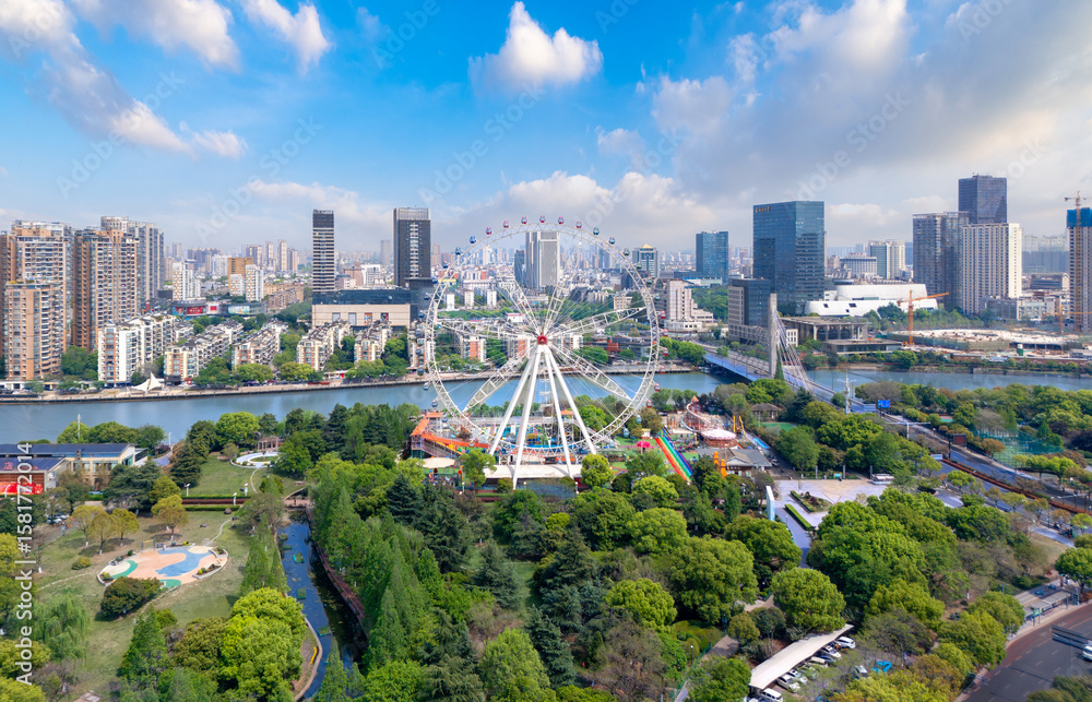 Naklejka premium Huzhou City, Zhejiang Province, China Riverside Park Urban Environment