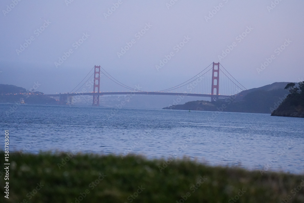 Fototapeta premium golden gate bridge San Francisco in the evening