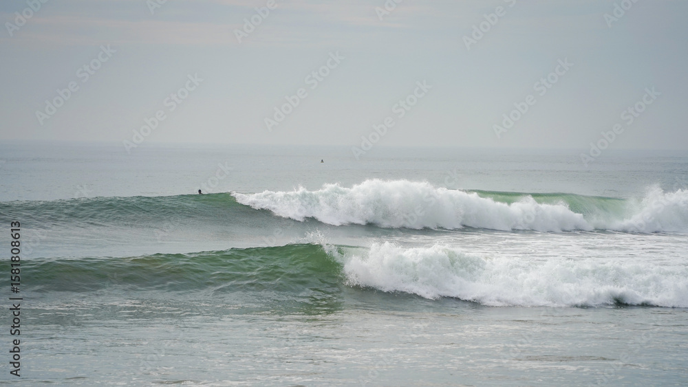 waves crashing on the beach waves crashing on the beach
