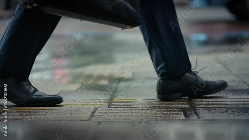 出勤する日本人ビジネスマン