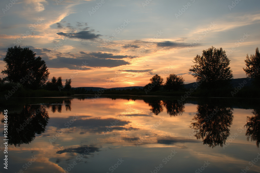 Fototapeta premium breathtaking summer sunset captures essence of warm evening where golden sunlight streams through fluffy clouds