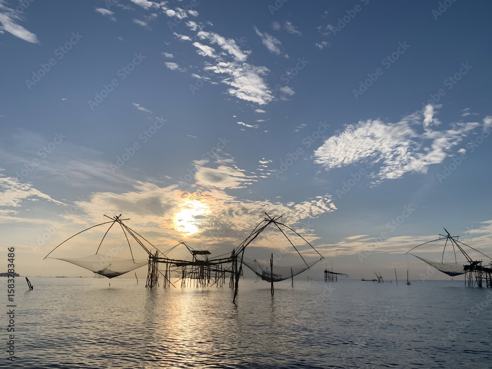 Fototapeta premium Tranquil Lake at Sunrise