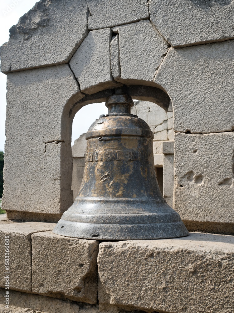 Obraz premium Cinematic realistic close-up of a rustic bronze bell with a rough