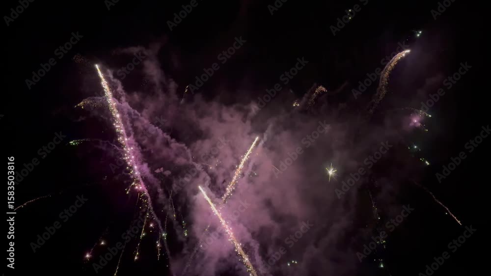 Feux d'artifices orange et violet vidéo 4K