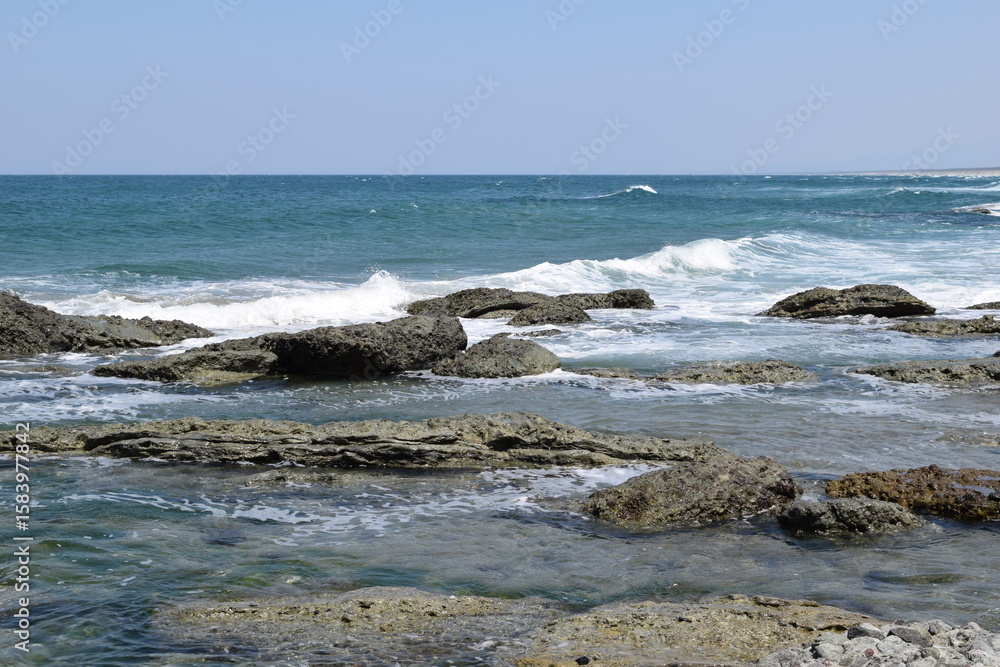 Fototapeta premium 山形県庄内浜の荒波