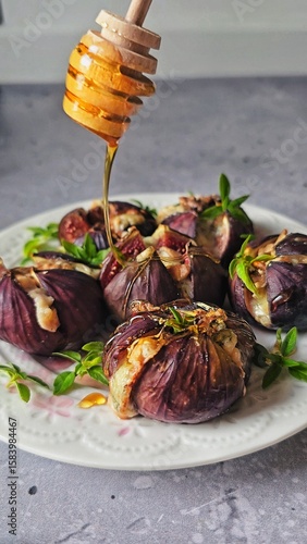 Figi z bazylią polewane miodem