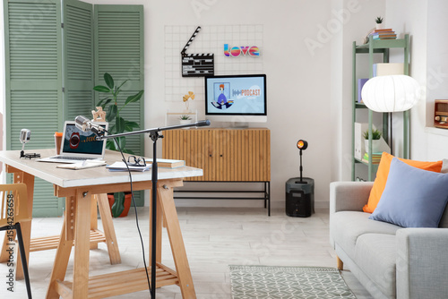 Home podcast studio setup w...