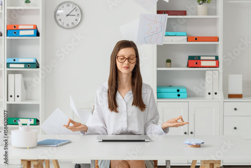 Young businesswoman with fa...