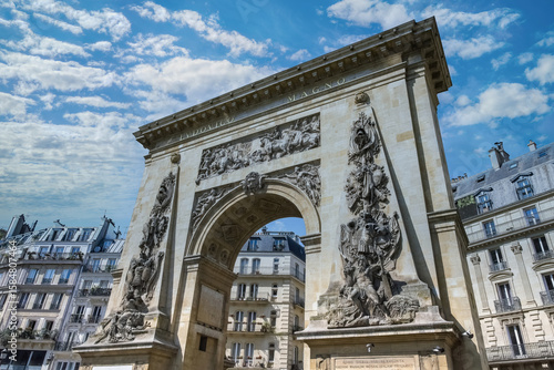 Obraz na plátně Paris, Porte Saint-Denis boulevard de Bonne-Nouvelle, ancient monument in a tour