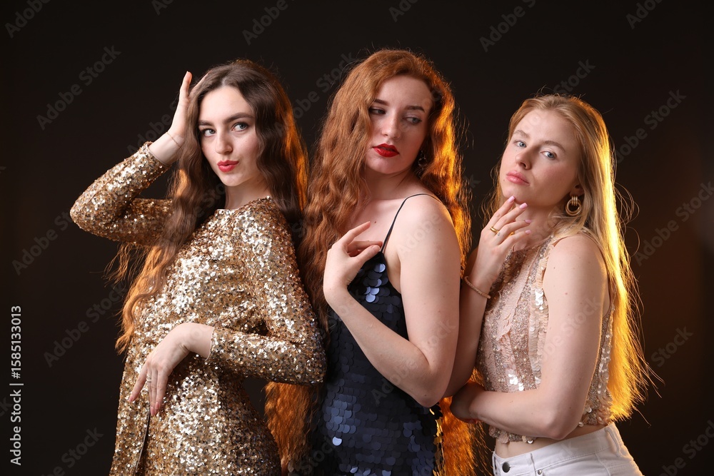 Naklejka premium Beautiful women with different hair colors on dark background