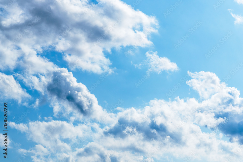 Obraz premium 夏の空 澄んだ青空と雲199