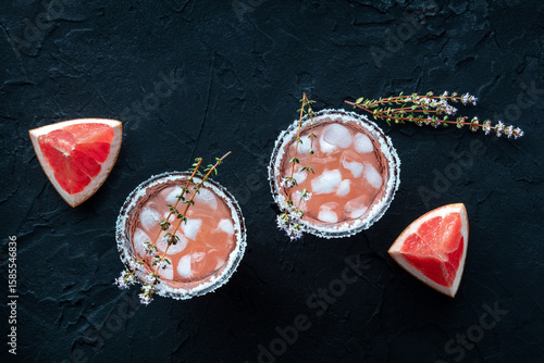 Billede på lærred Salty Dog cocktail with fresh grapefruit juice, lime juice, and thyme, shot from