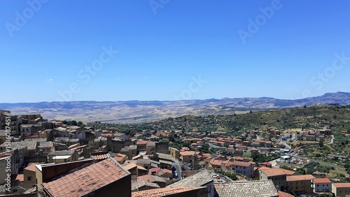 Panorama dell'entroterra siciliano visto dall'alto del borgo di Assoro (EN).