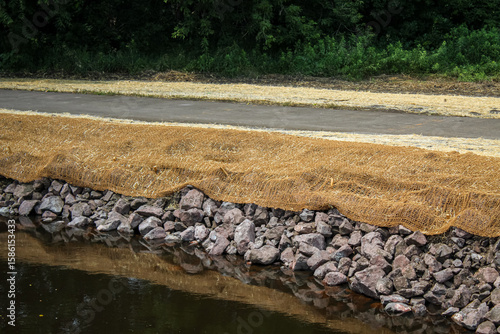 Fotografie erosion blanket and riprap by a creek and trail