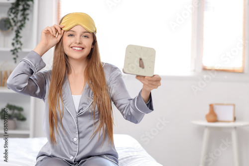 Beautiful young woman in pa...