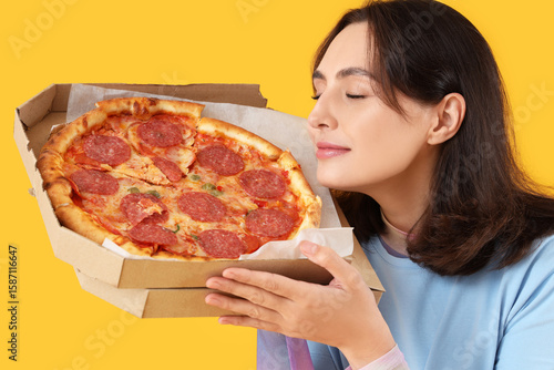 Young woman with tasty pepp...