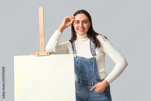 Beautiful female artist wit...