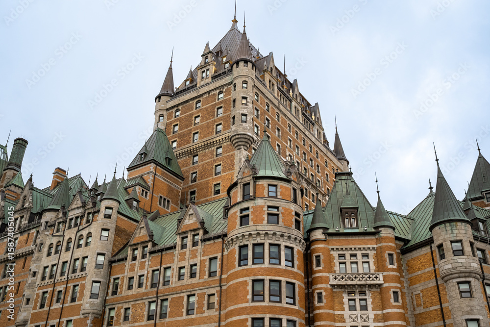 Fototapeta premium Famous castle hotel with copper rooftops, Château Frontenac in Québec City.