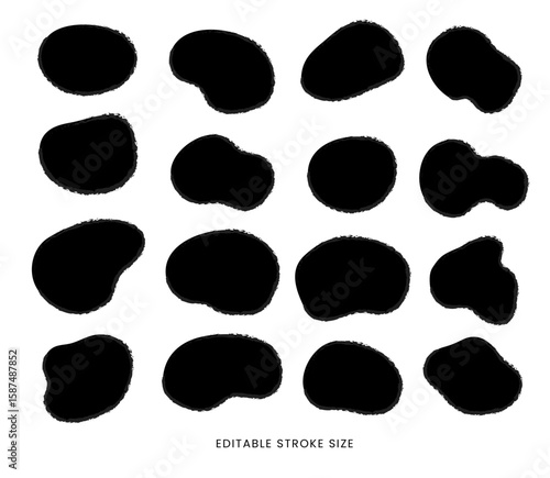 Set of circle random organic blob shapes set collection with grunge style or chalk. Black cube drops. Liquid organic amoeba silhouette blob in modern style. irregular blotch shapes illustration