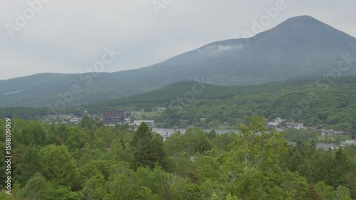 ビーナスライン沿いから望む蓼科山