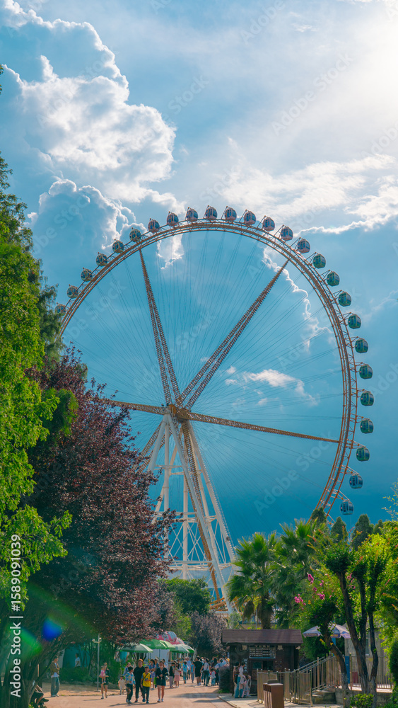 Fototapeta premium ferris wheel on a sunny day