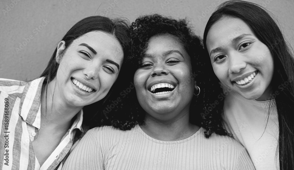© Sabrina - Multiracial girls smiling on camera outdoor - Portrait of diverse young latin women - Generation z, diversity and friendship concept © Sabrina - Multiracial girls smiling on camera outdoor - Portrait of diverse young latin women - Generation z, diversity and friendship concept