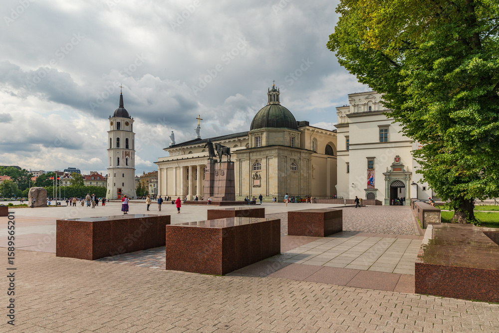 Obraz premium Plac katedralny w Wilnie