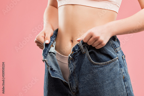 Εκτύπωση καμβά The girl stretches the skin on the leg, showing fat deposits