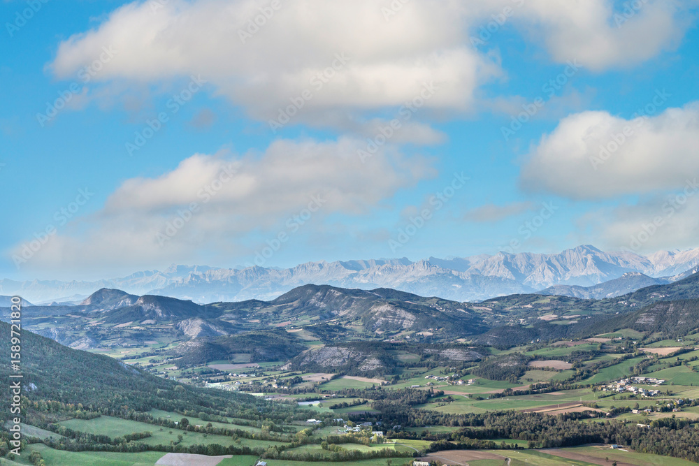Fototapeta premium skyline of Seyne les Alpes