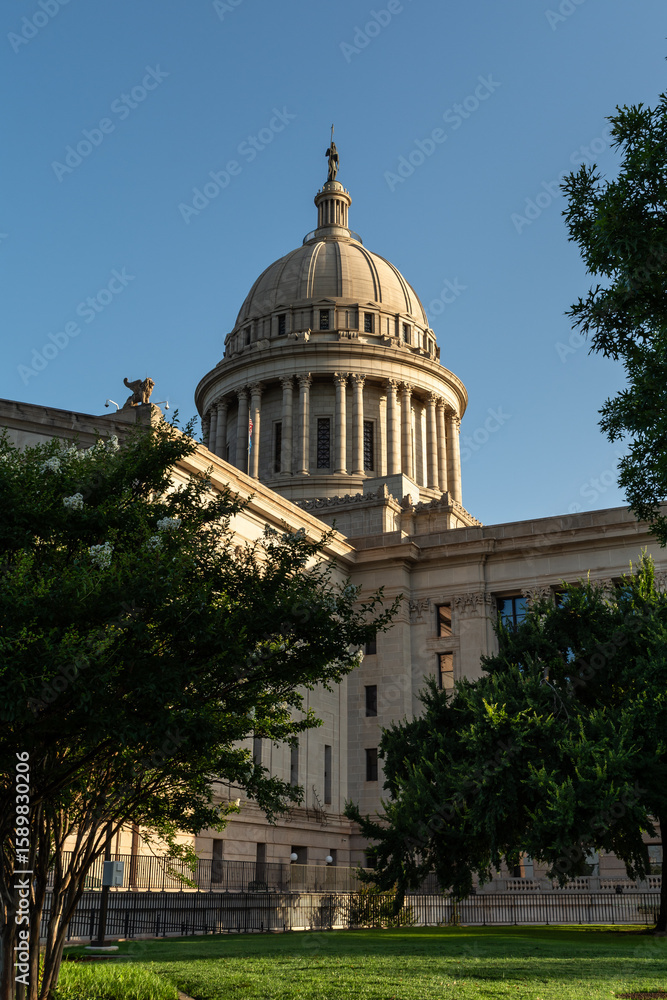 Naklejka premium Early morning at the Oklahoma State Capitol Building. Oklahoma city, OK, USA.