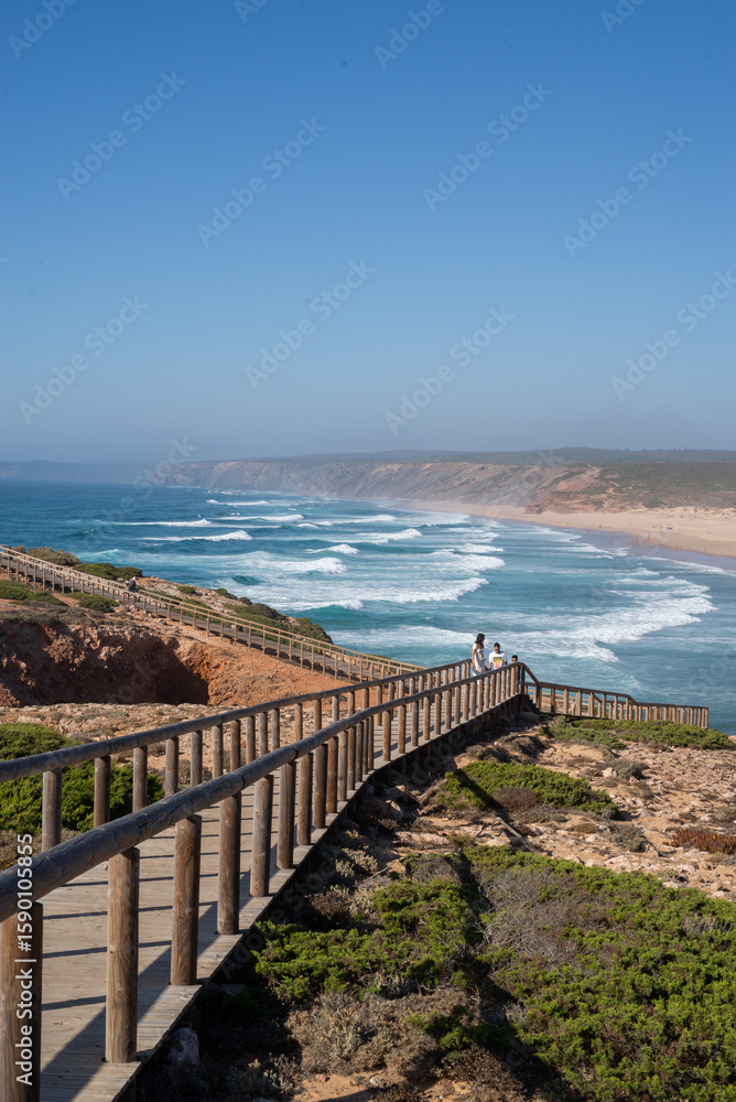 Obraz premium Scenic boardwalk overlooking the wild Atlantic coast in Algarve, Portugal