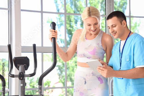 Male physiotherapist with m...