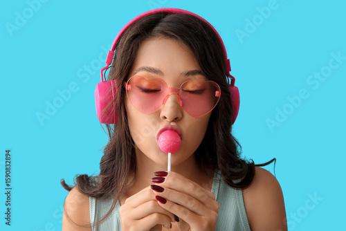 Beautiful young Asian woman...