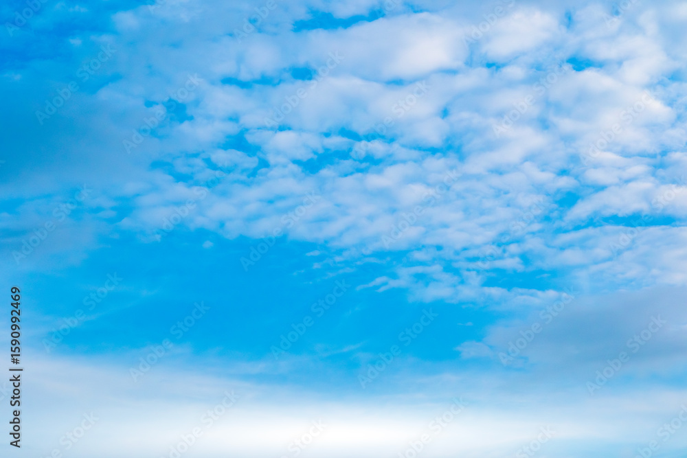 Obraz premium Panorama of cloud clear sky background for summer vacation concept at ocean and summer sea water with sunlight of beautiful cloudy 